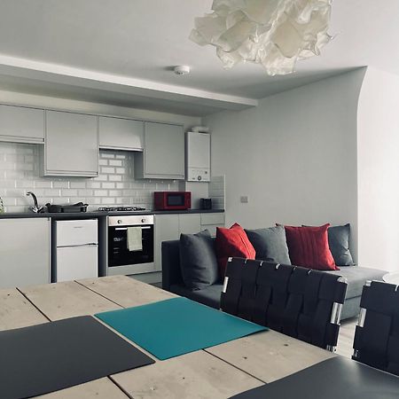 One Bedroom Apartment, No 4 Ilfracombe Ngoại thất bức ảnh